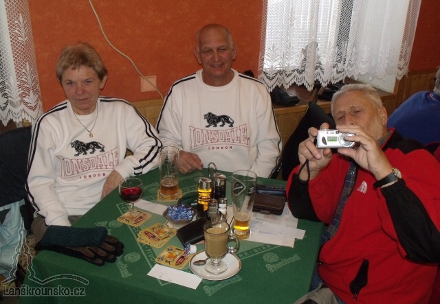 06_Kolovadlo 5_Maniny_Lida Bob a Mirek.jpg
